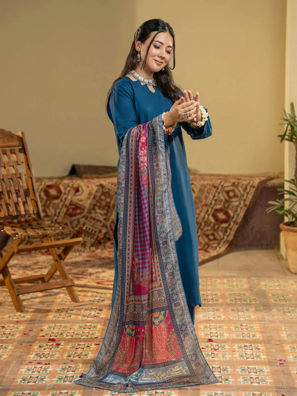 Kainat Stole
