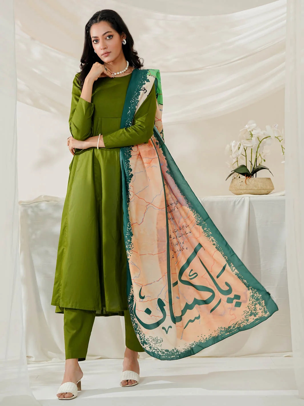 Arz e Pakistan Odhni | Off White