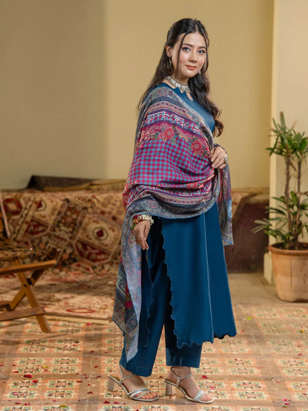Kainat Stole