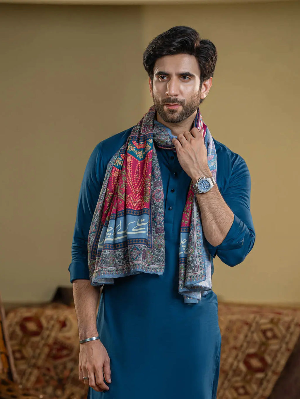 Kainat Stole