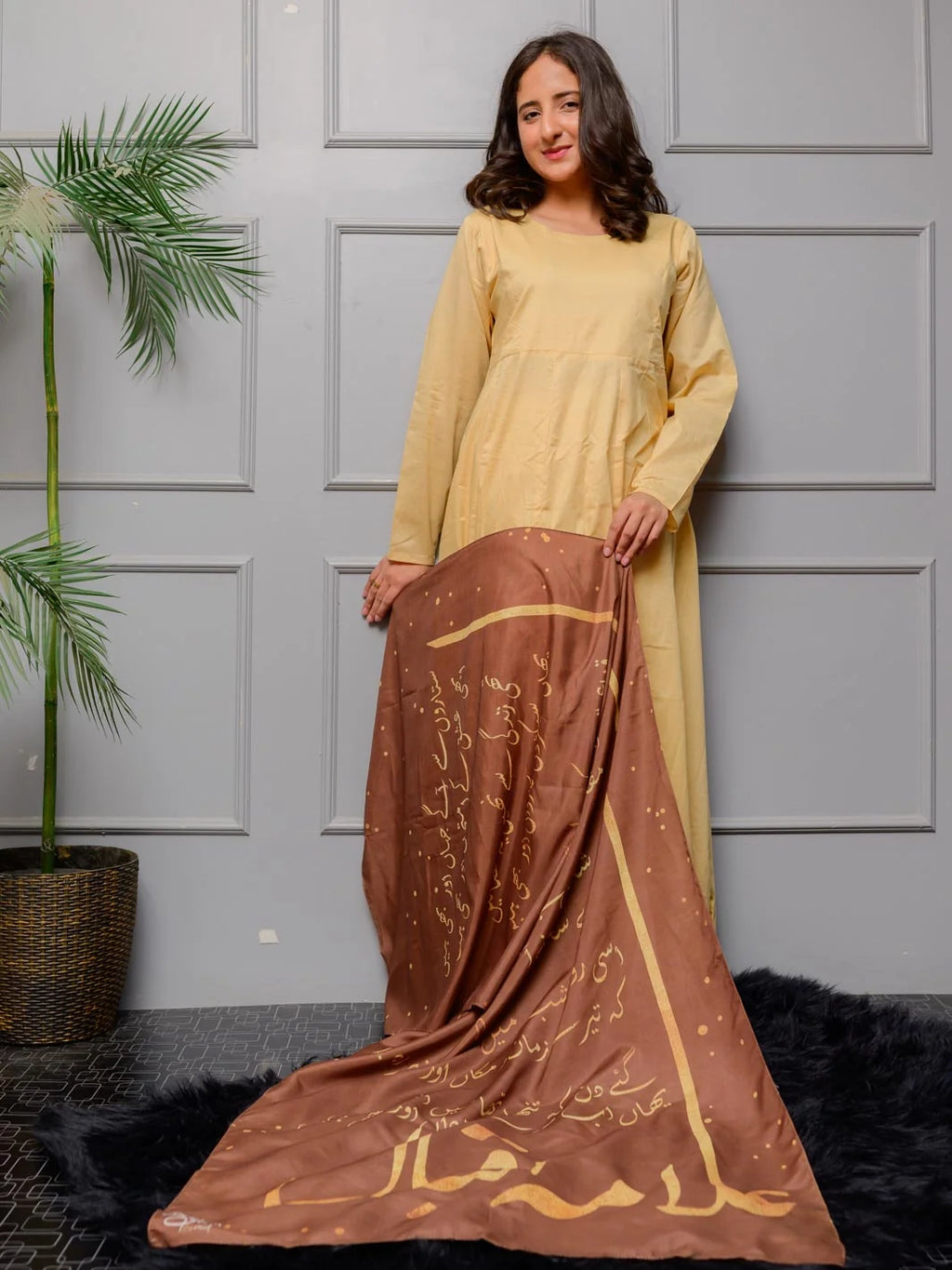 Iqbal Ka chand Stole | Brown