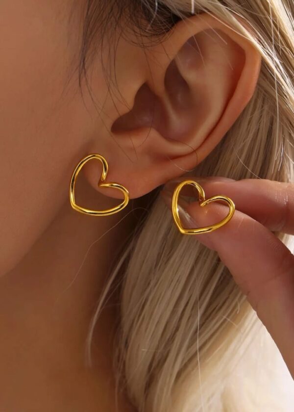Black & Whit Heart Shaped Earrings
