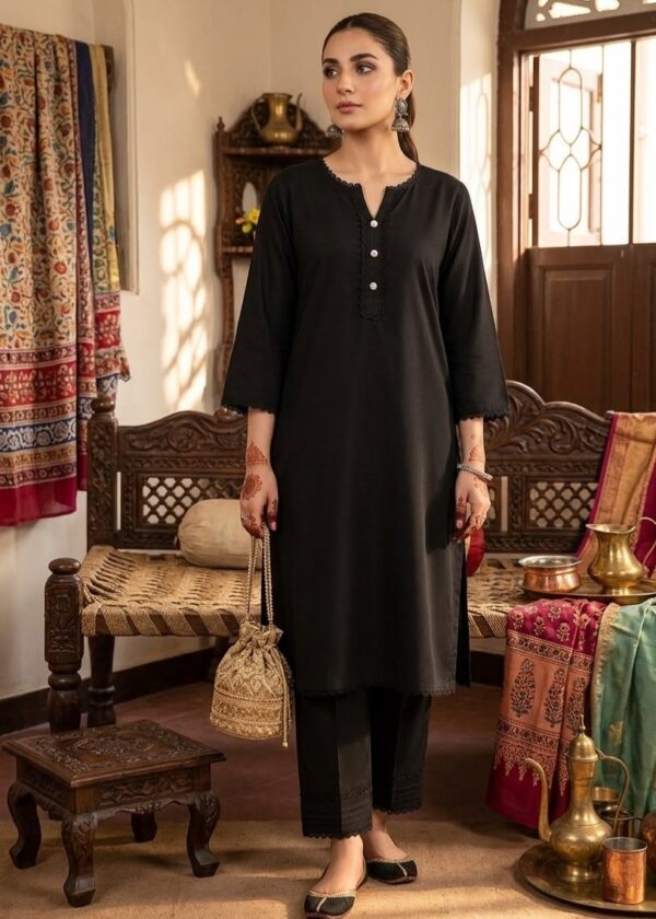 Black Lace Charm – Summer Linen Set