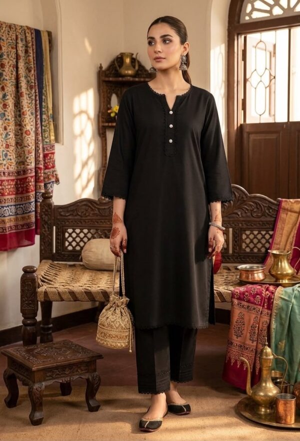Black Lace Charm – Summer Linen Set
