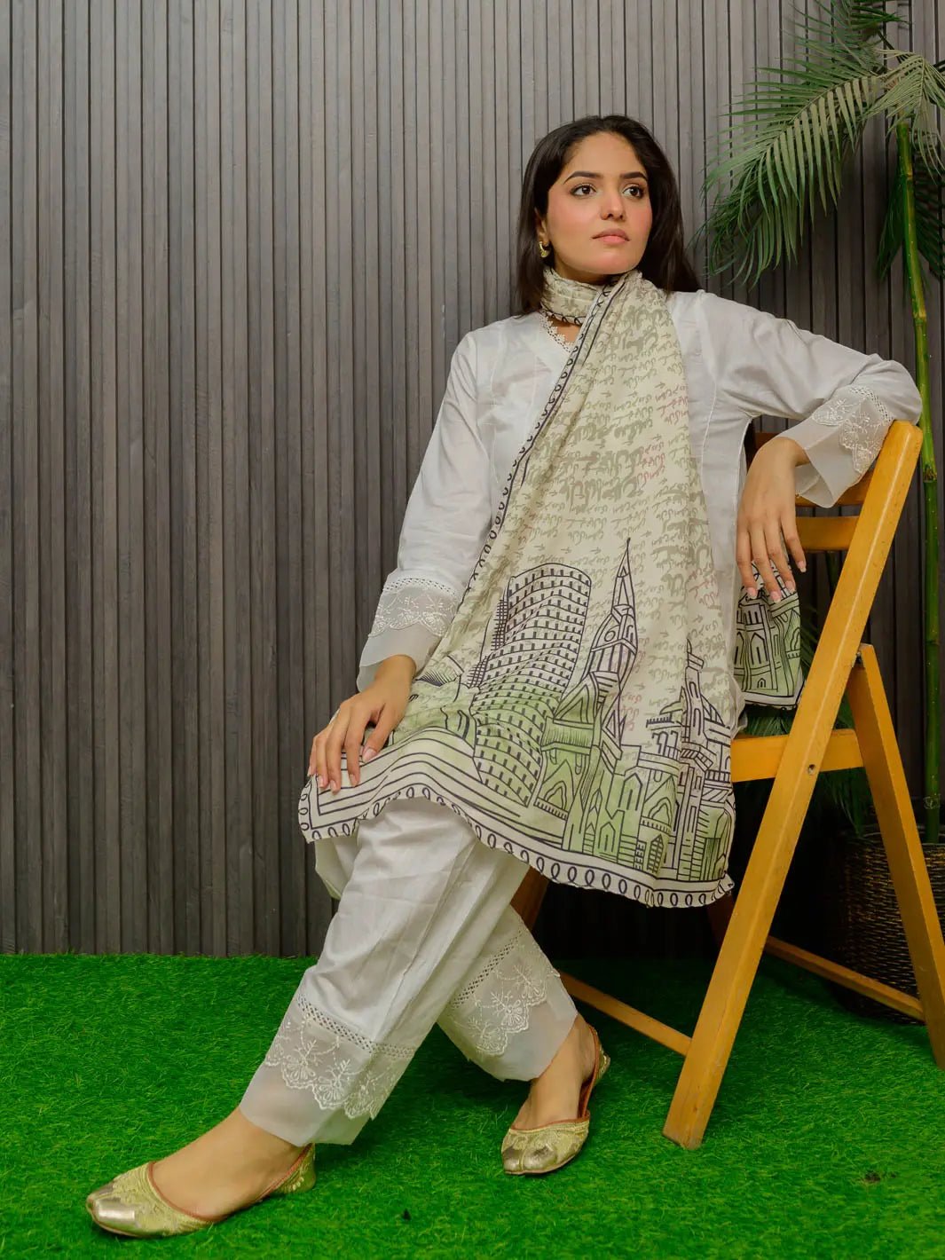 Rounaq e Pakistan Muffler